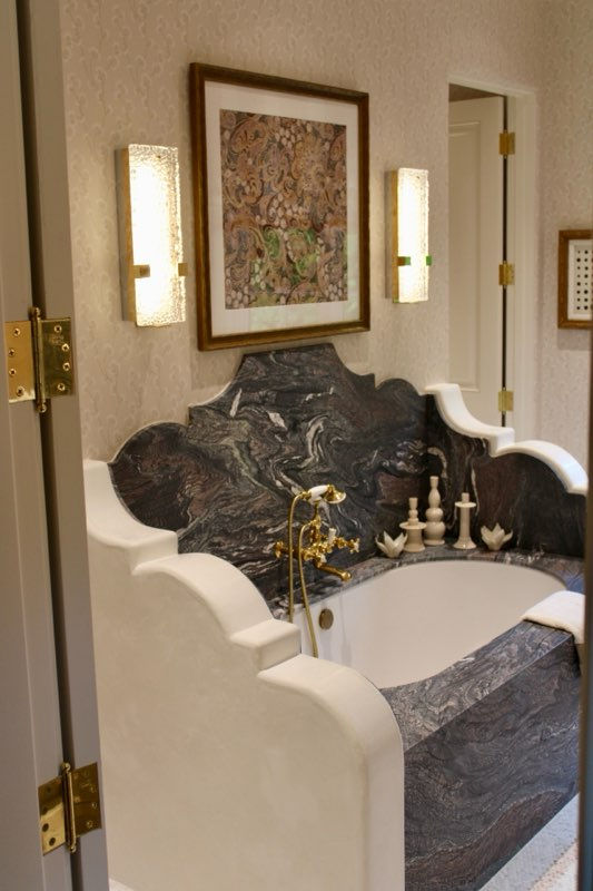 Plaster and marble framed tub in the ensuite 4