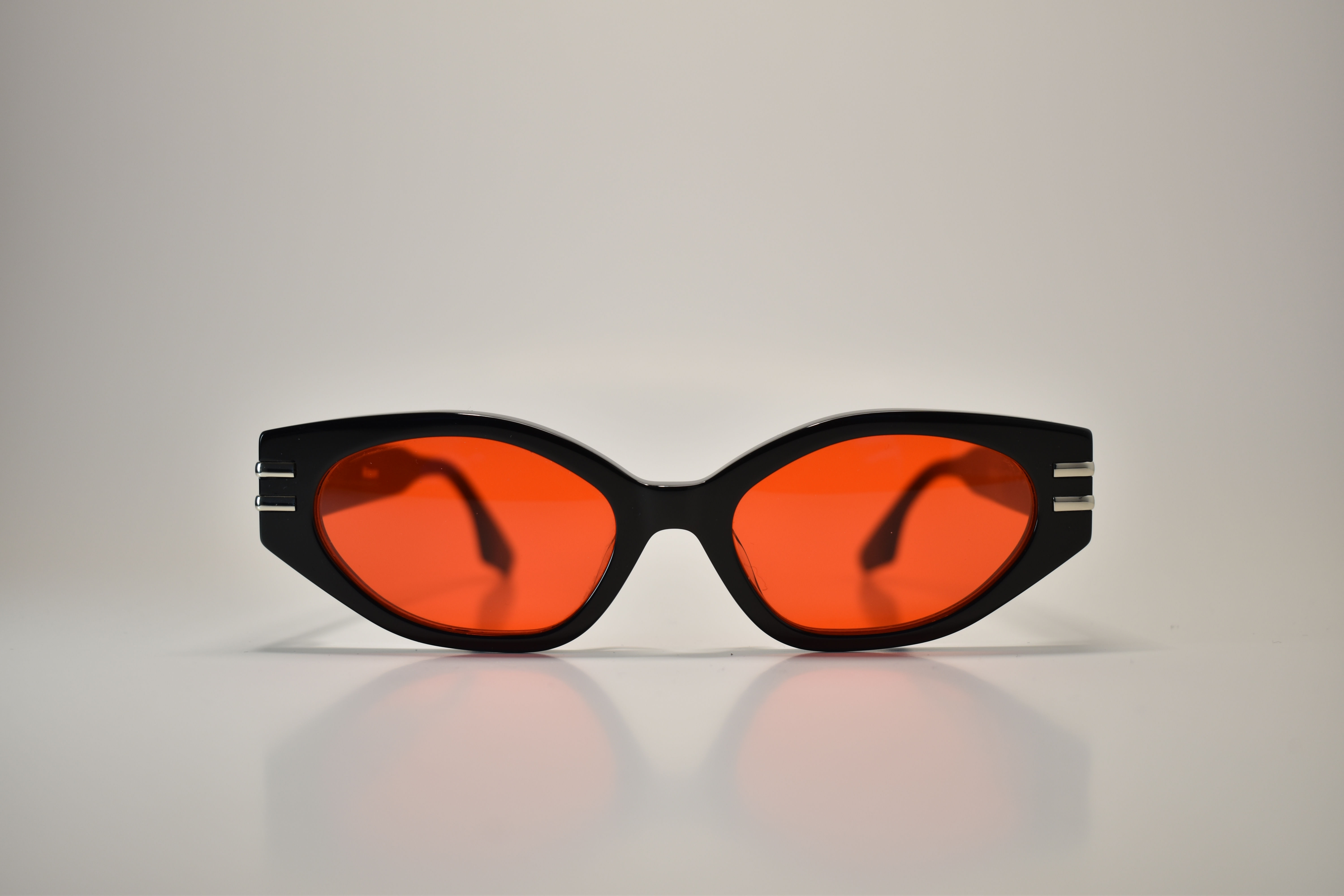 B O G O T Á | Obsidian & Crimson