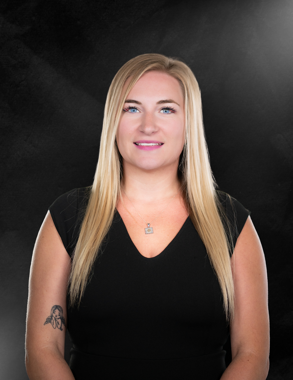 Liz Kulcsar Headshot Photo