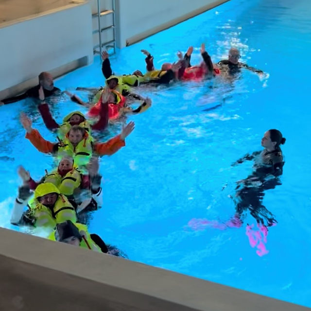 Überlebenstraining auf See fire&safety Raupe