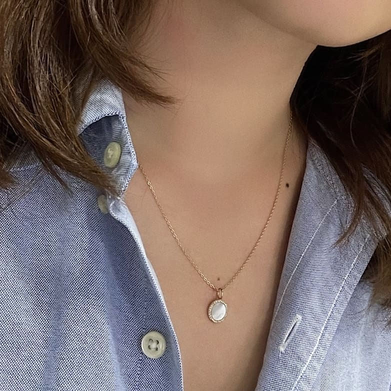 Thumbnail: Mother of Pearl Pendant 9k Yellow Gold