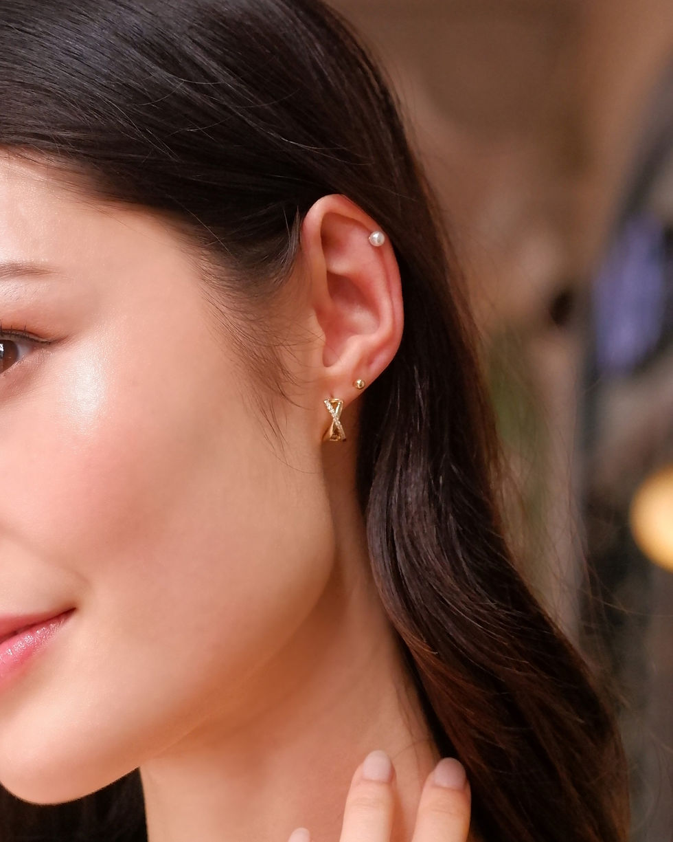 Thumbnail: ต่างหูห่วงทองแท้ 9K Cross Diamond Huggies