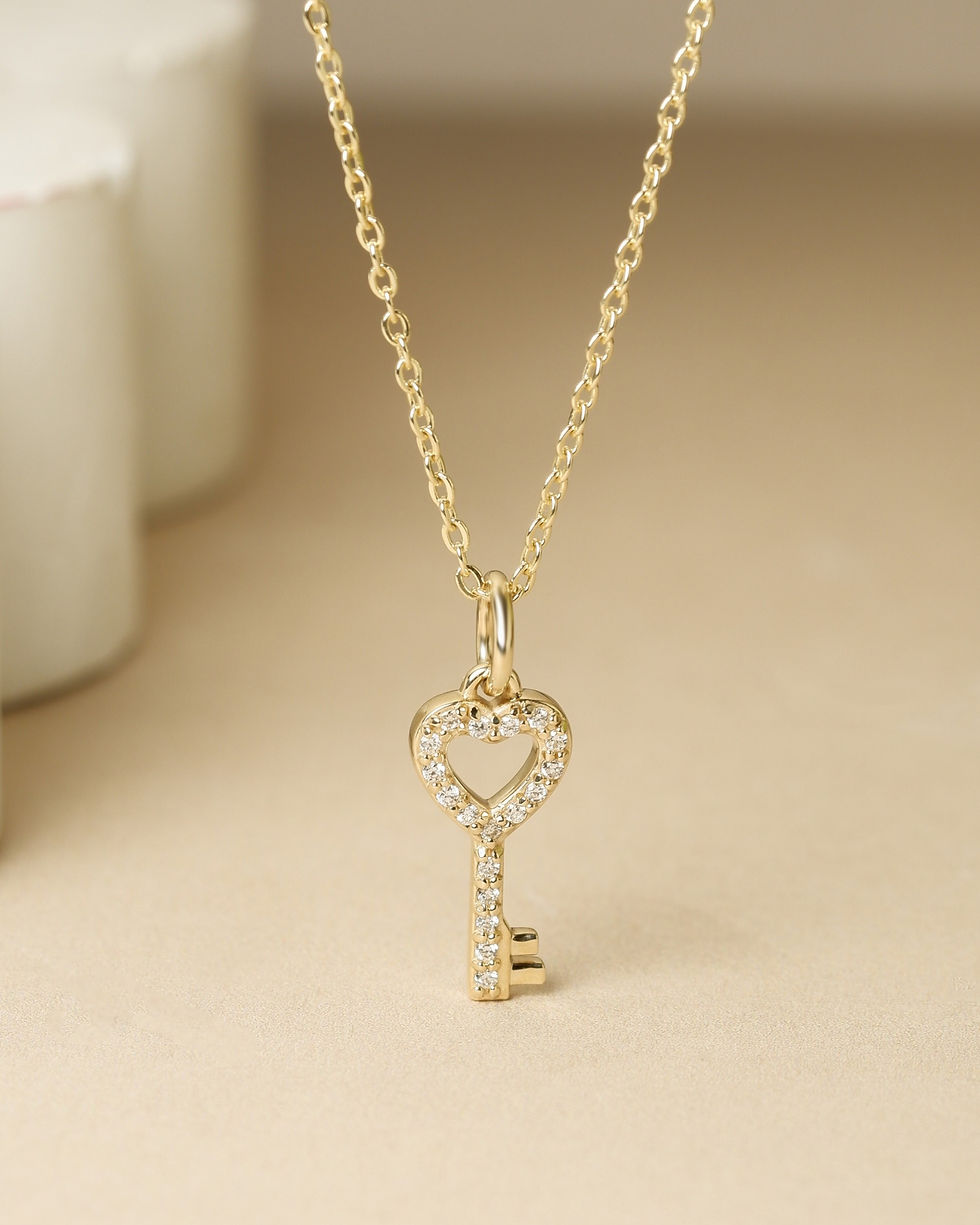 Thumbnail: จี้ทองแท้ 9k Heart Key with Diamonds (Pendant Only)