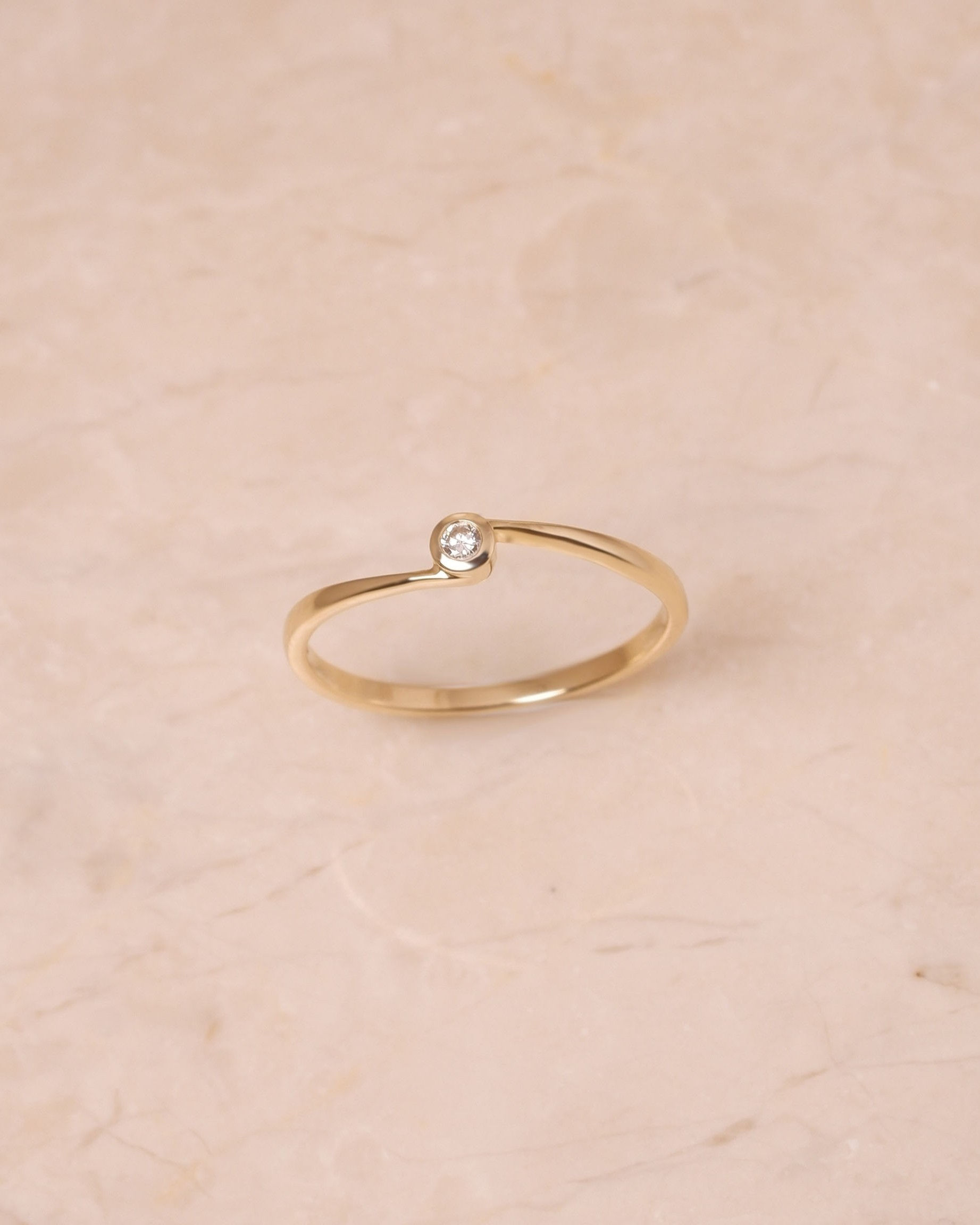 แหวนทองแท้ 9K Single Twisted Diamond