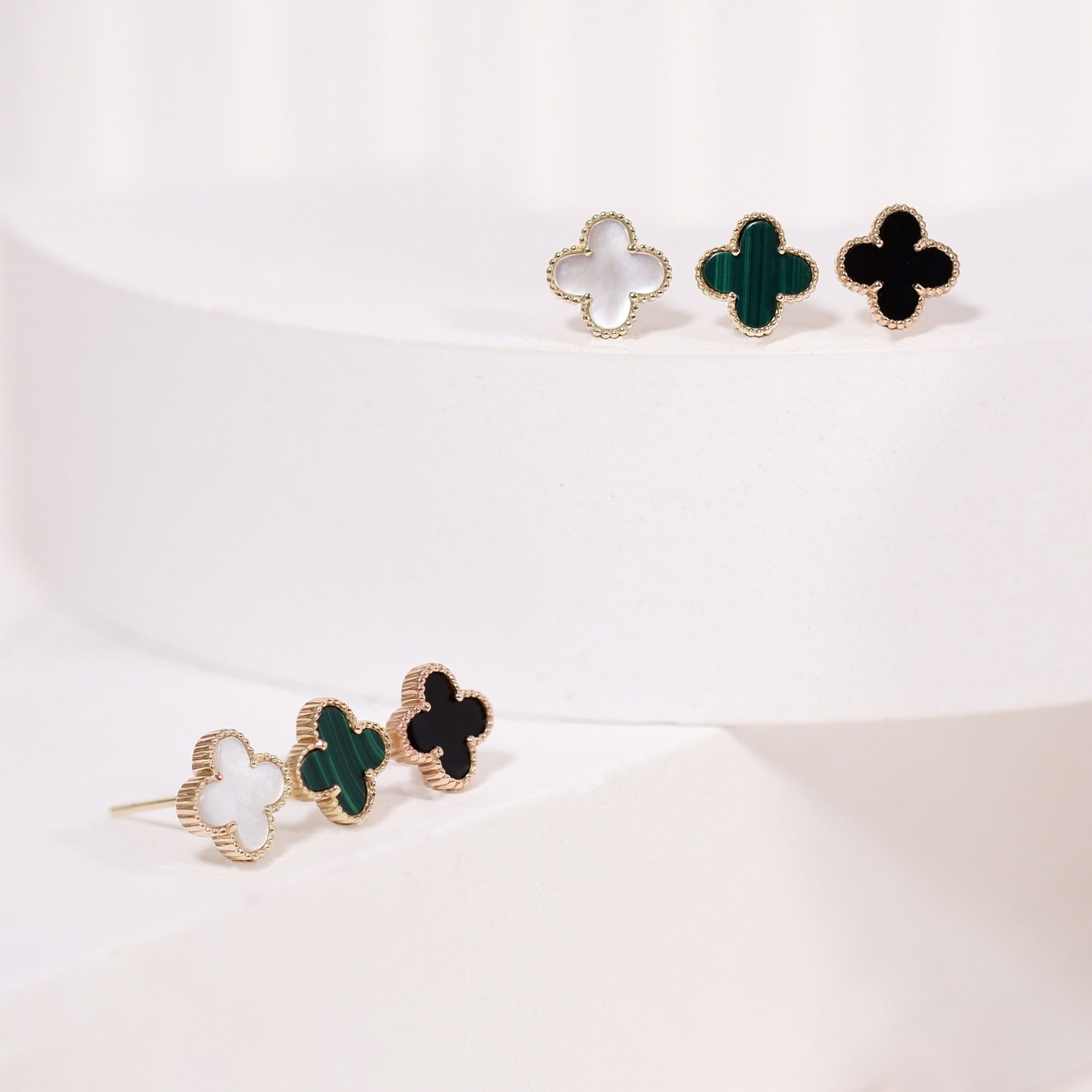 Mother of Pearls Studs 9k Yellow Gold