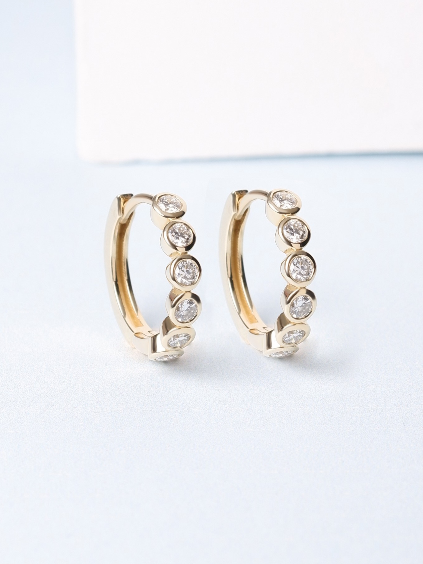 ต่างหูห่วงทองแท้ 9K เพชรแท้ทรงกลม Round Diamonds Huggies