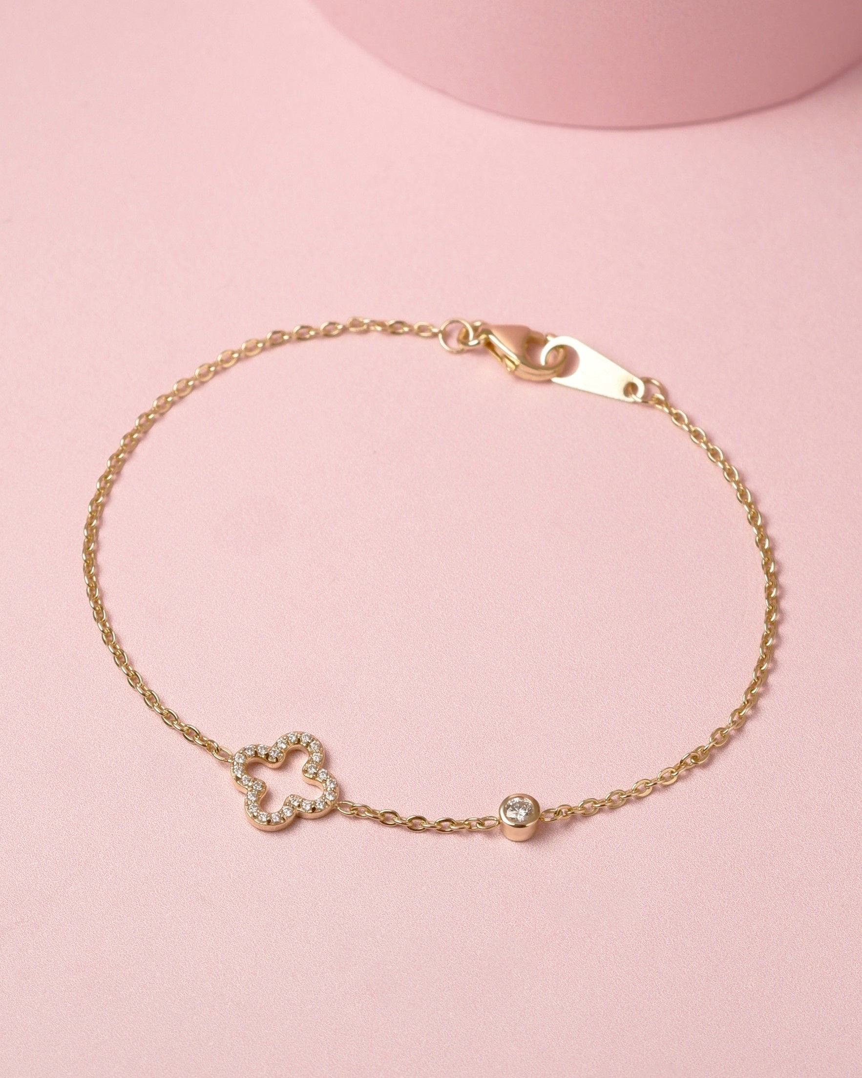 สร้อยข้อมือทองแท้ 9K Lucky Clover with Minimal Diamond Bracelet เพชรแท้