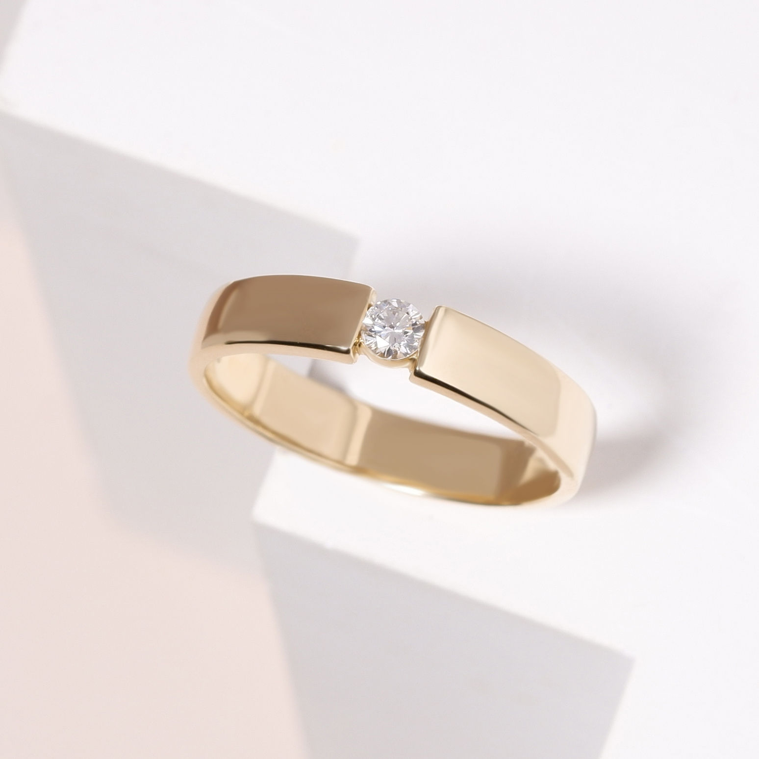 Round Brilliant Wedding Ring with Diamond 9k Yellow Gold