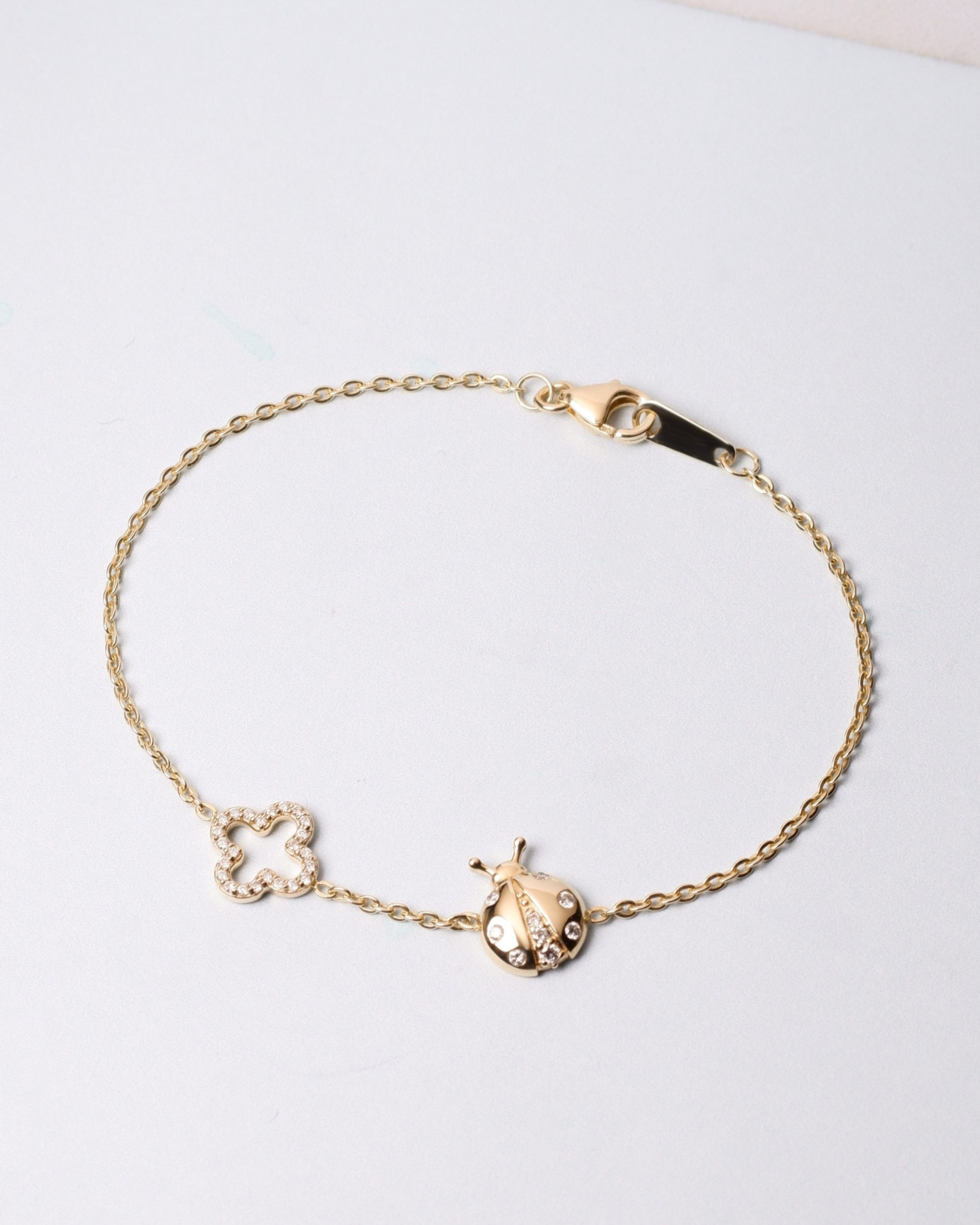 สร้อยข้อมือทองแท้ 9K Lucky Clover Lady Bird with Diamond Bracelet เพชรแท้