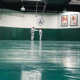tony-debelak-practicing-gun-defense-at-Gracie-headquarters.jpeg