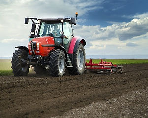 Red%20Tractor%20in%20Field_edited.jpg