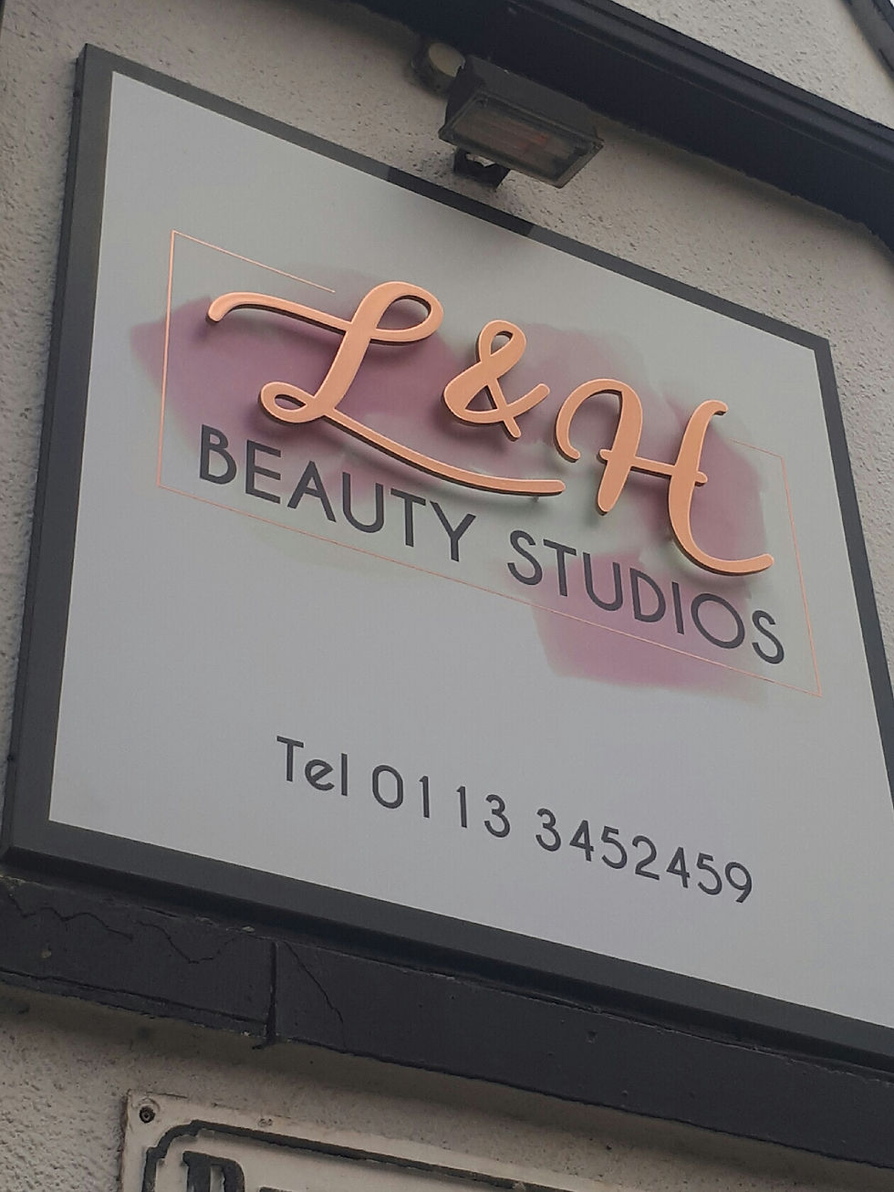 Salon Exterior