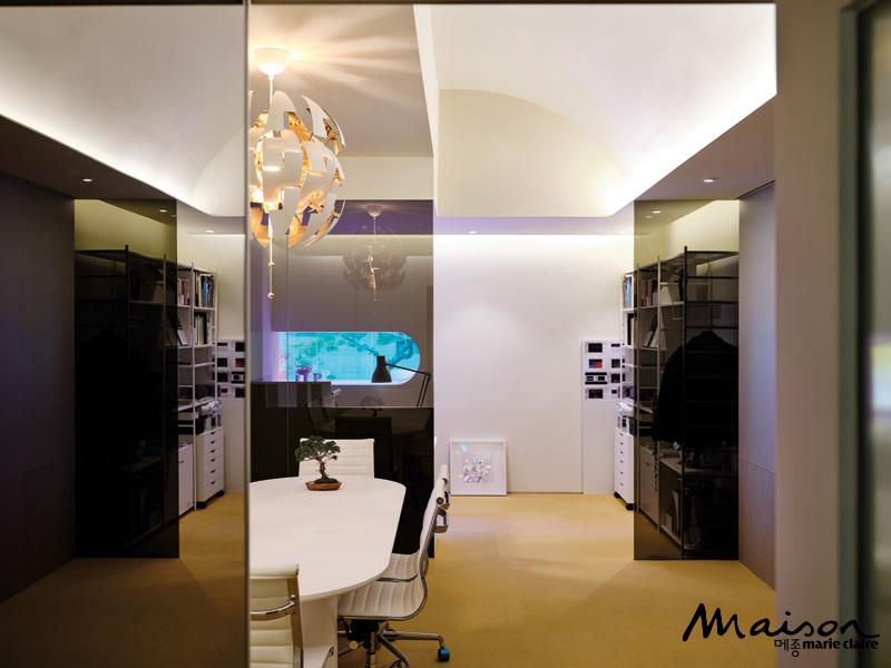 The office of CEO Hong-rai Cho features distinctive IKEA lighting, creating a futuristic atmosphere.