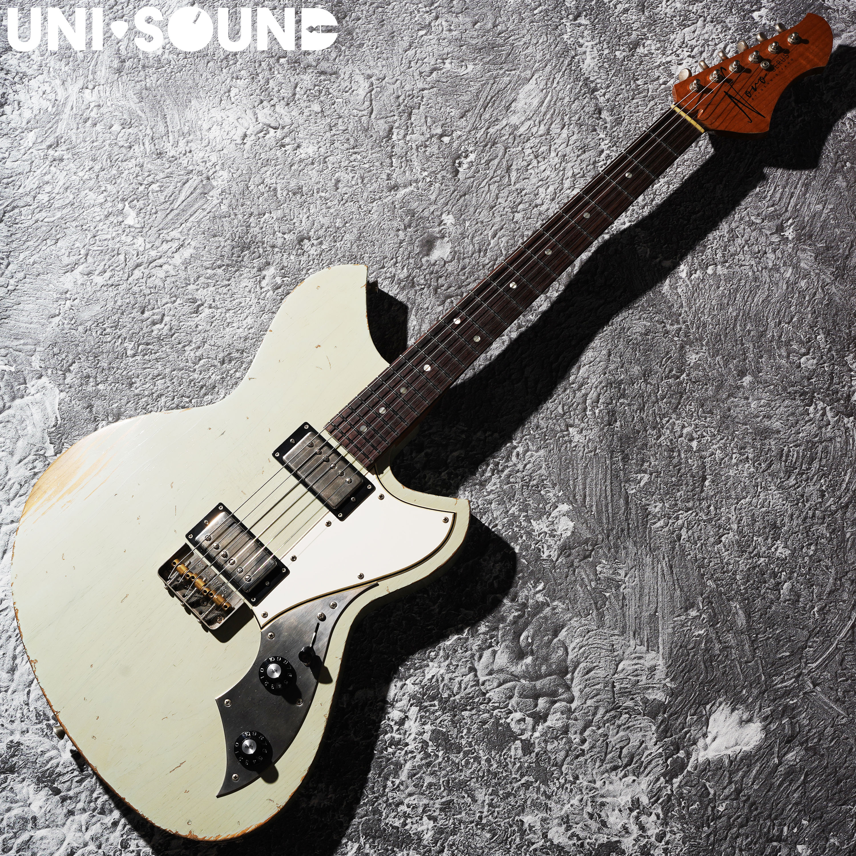 Novo Guitars Serus TC - Surf Mary Kaye