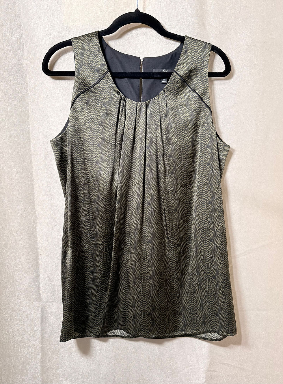 Miniatura: Hugo Boss Pure Silk Olive Snakeskin Blouse- 8 Retails:$279.00