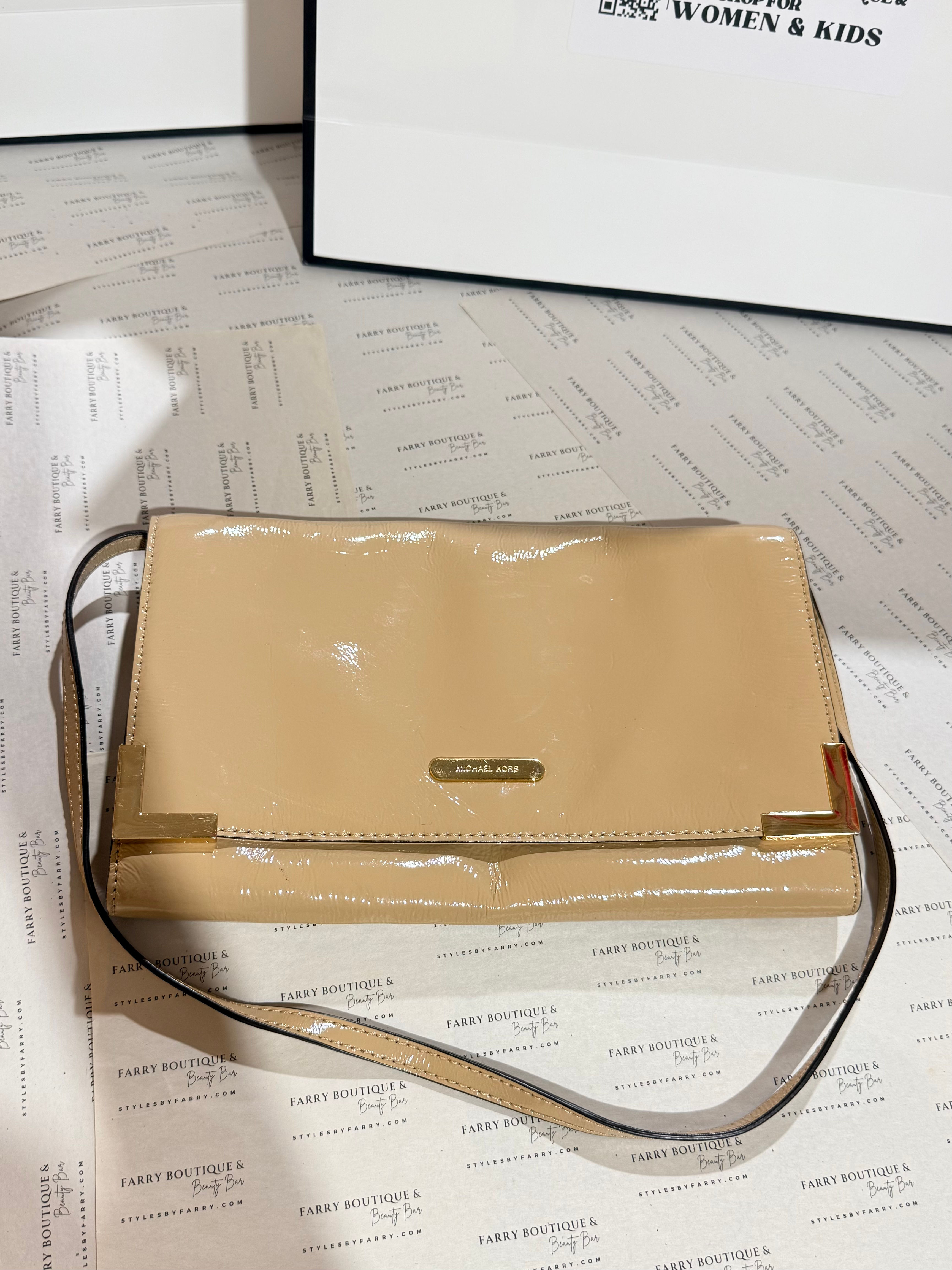 Michael Kors Beverly Oversized Clutch Shoulder Handbag Beige Patent Leather