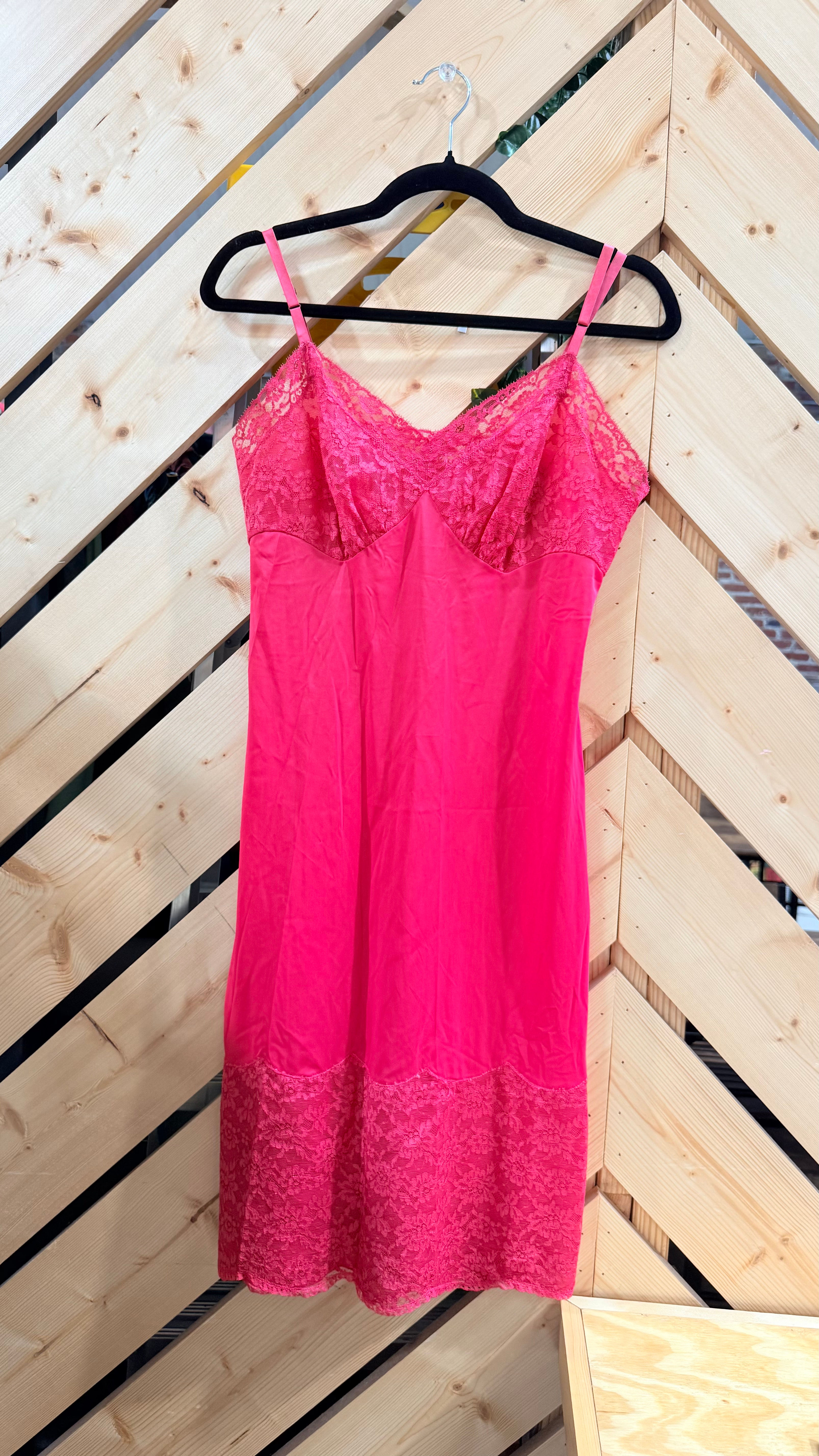 Vintage Vanity Fair Pink Nylon Lingerie Slip - 36 (M)