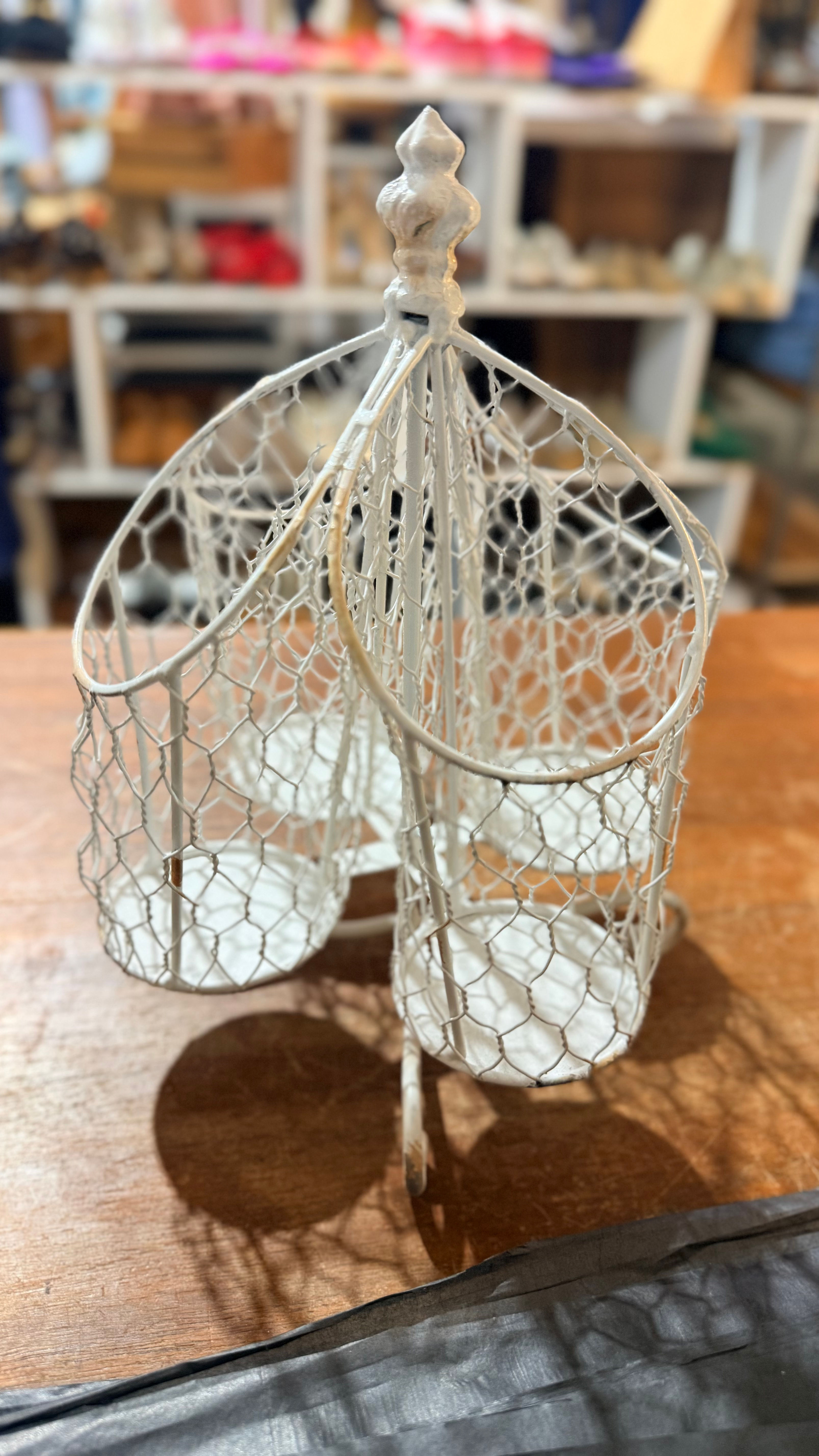 Victorian Style Mesh Metal White Organizer