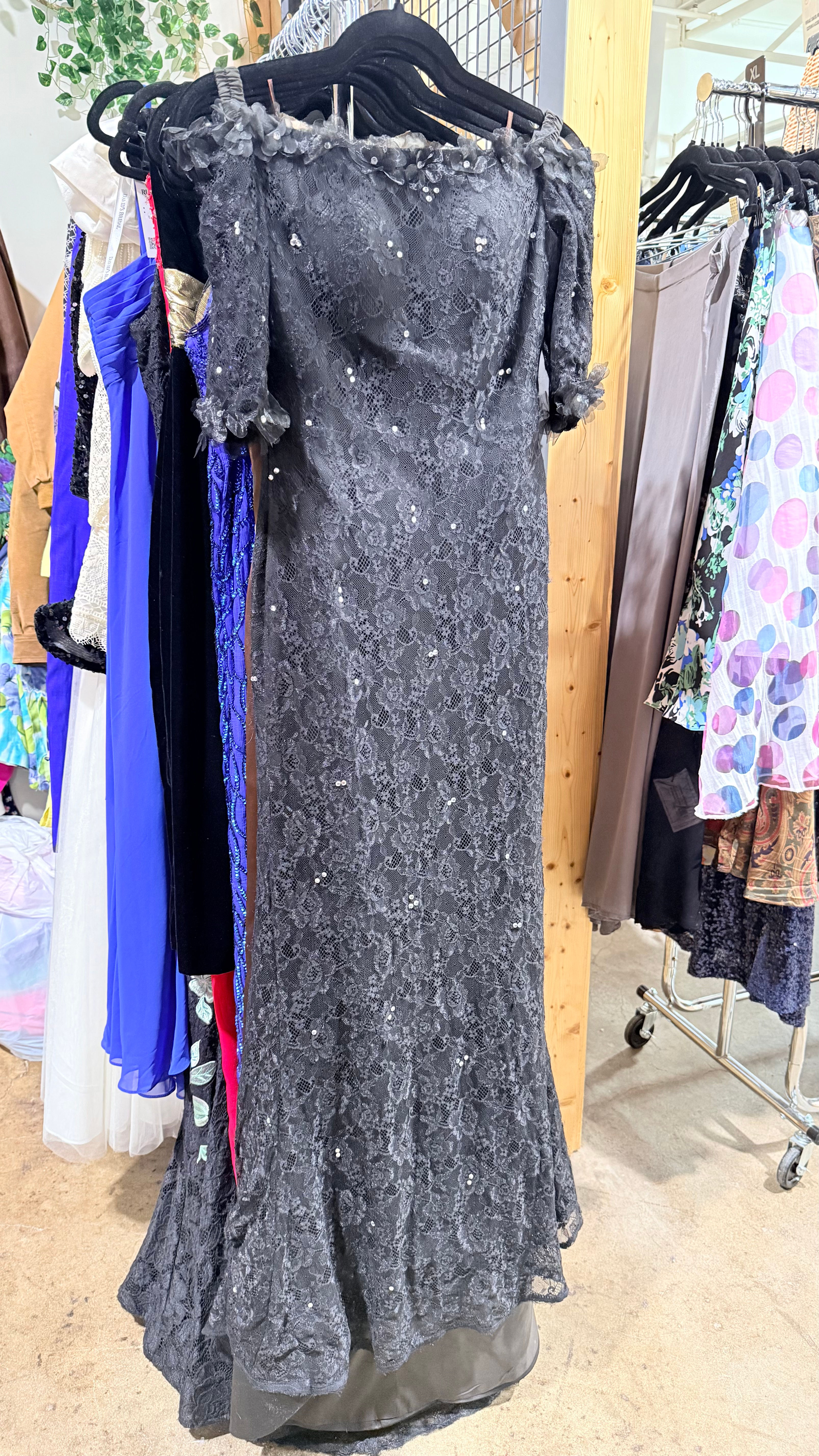Rina di Montella Elegant Black Lace Evening Gown - 8 (XS) Retails:$1325