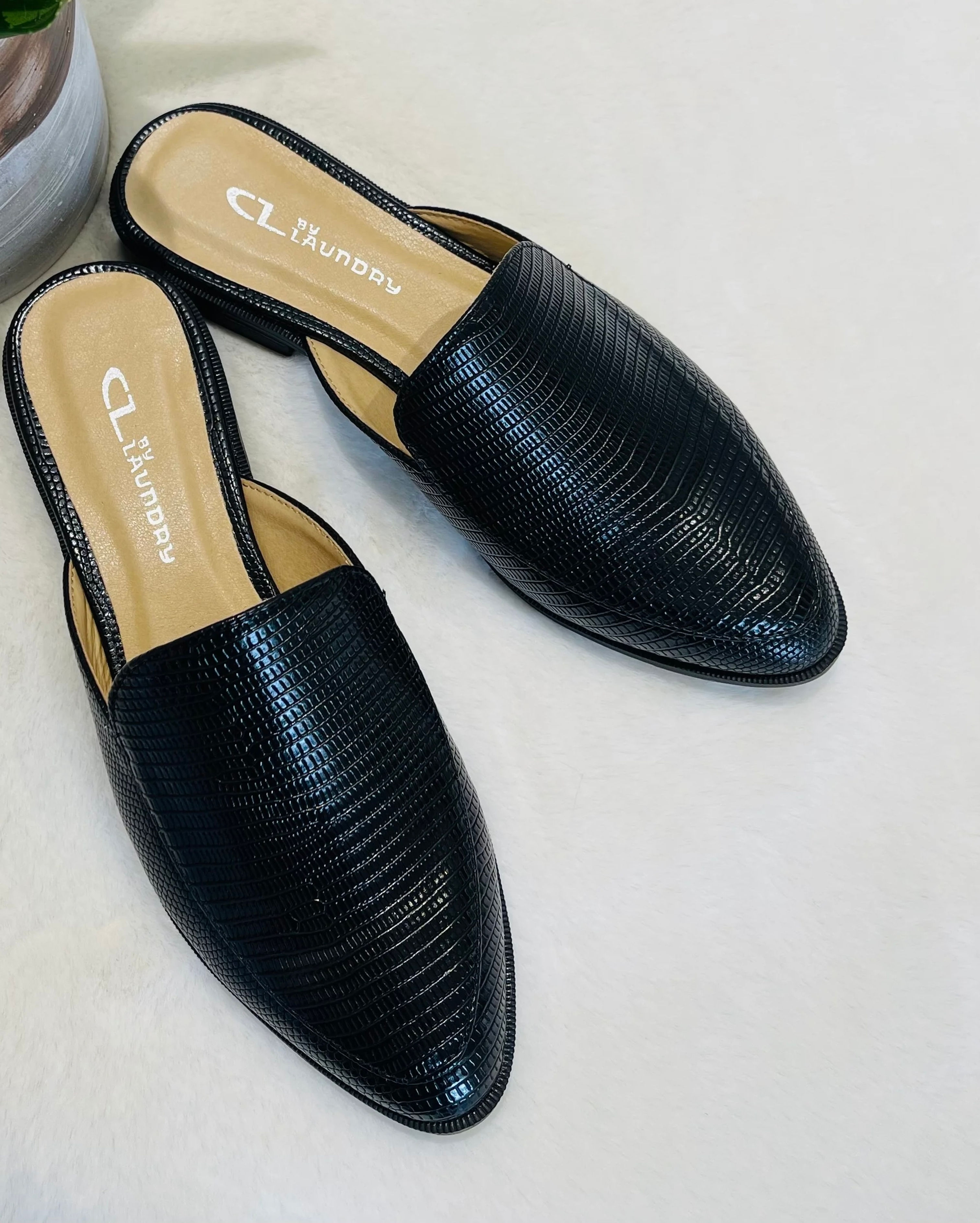 Chinese Laundry Women's Black Freshest Mules