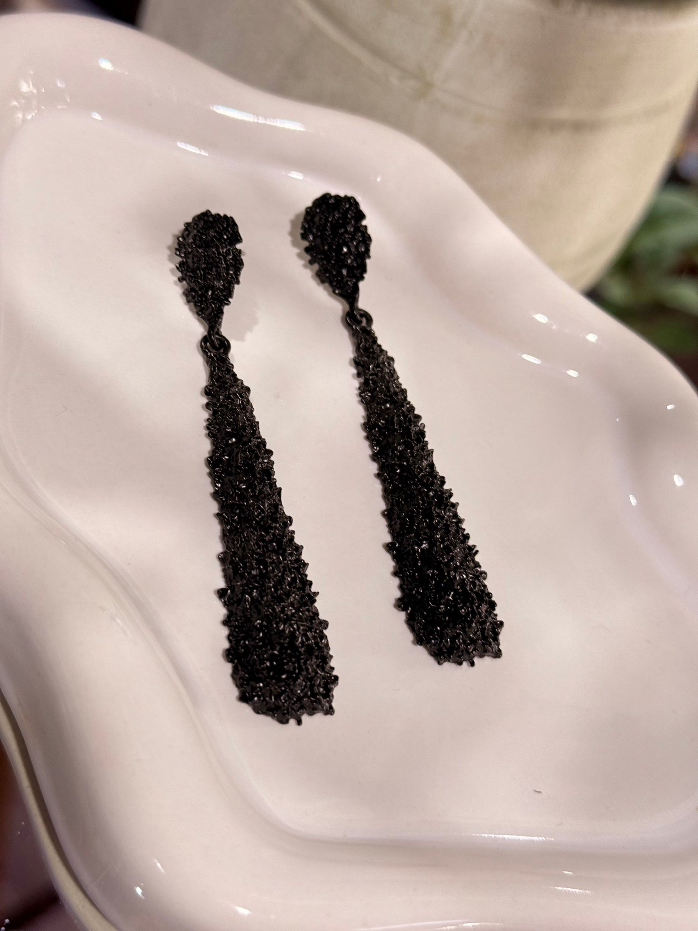 Frosted | Black Waterdrop Earrings