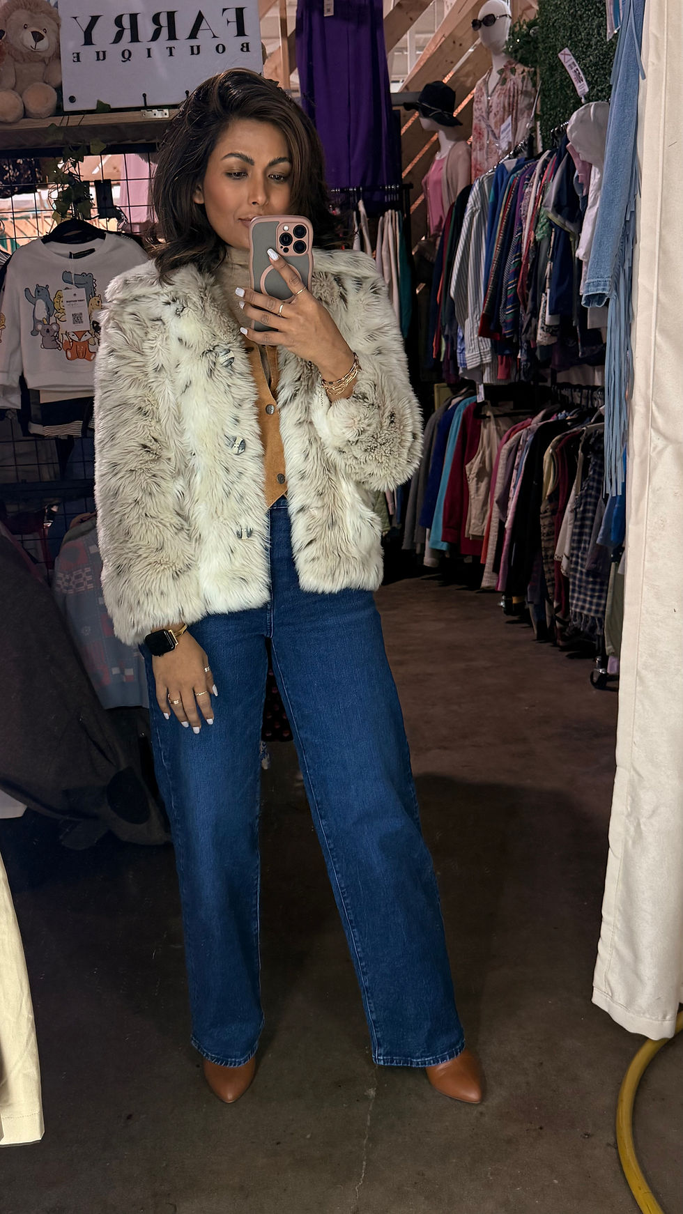 Прев'ю: Vintage Faux Fur Cream Black Jacket 