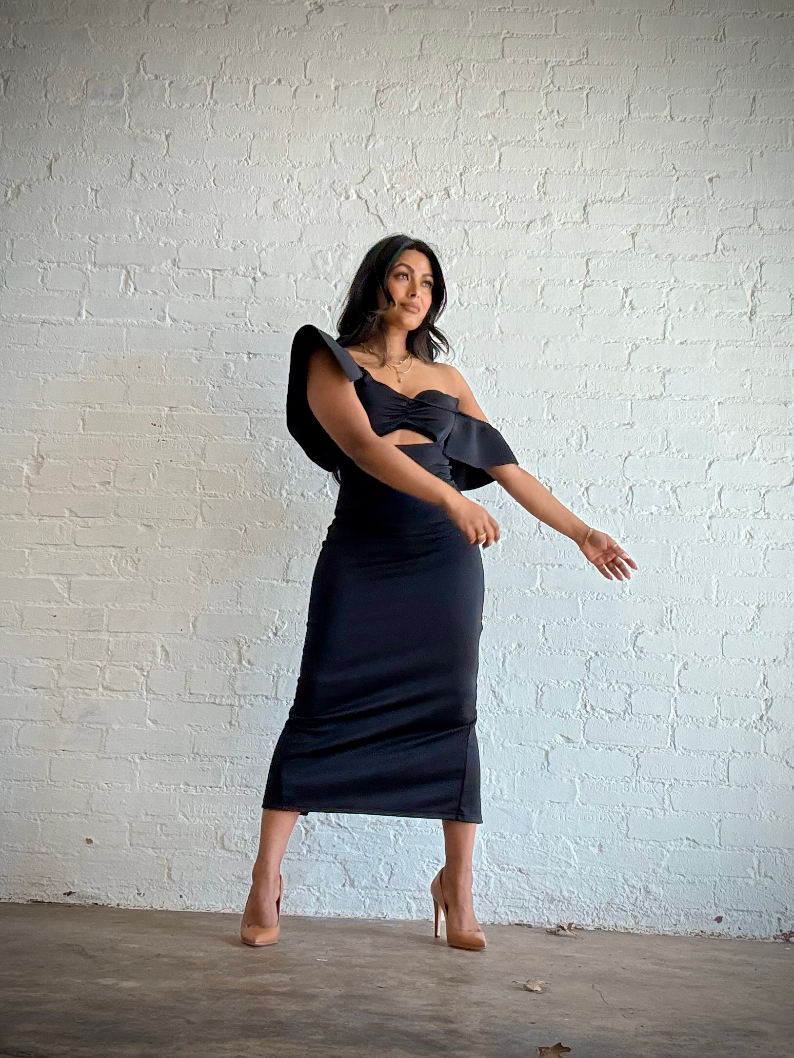 Elegant Impression | Black Midi Dress