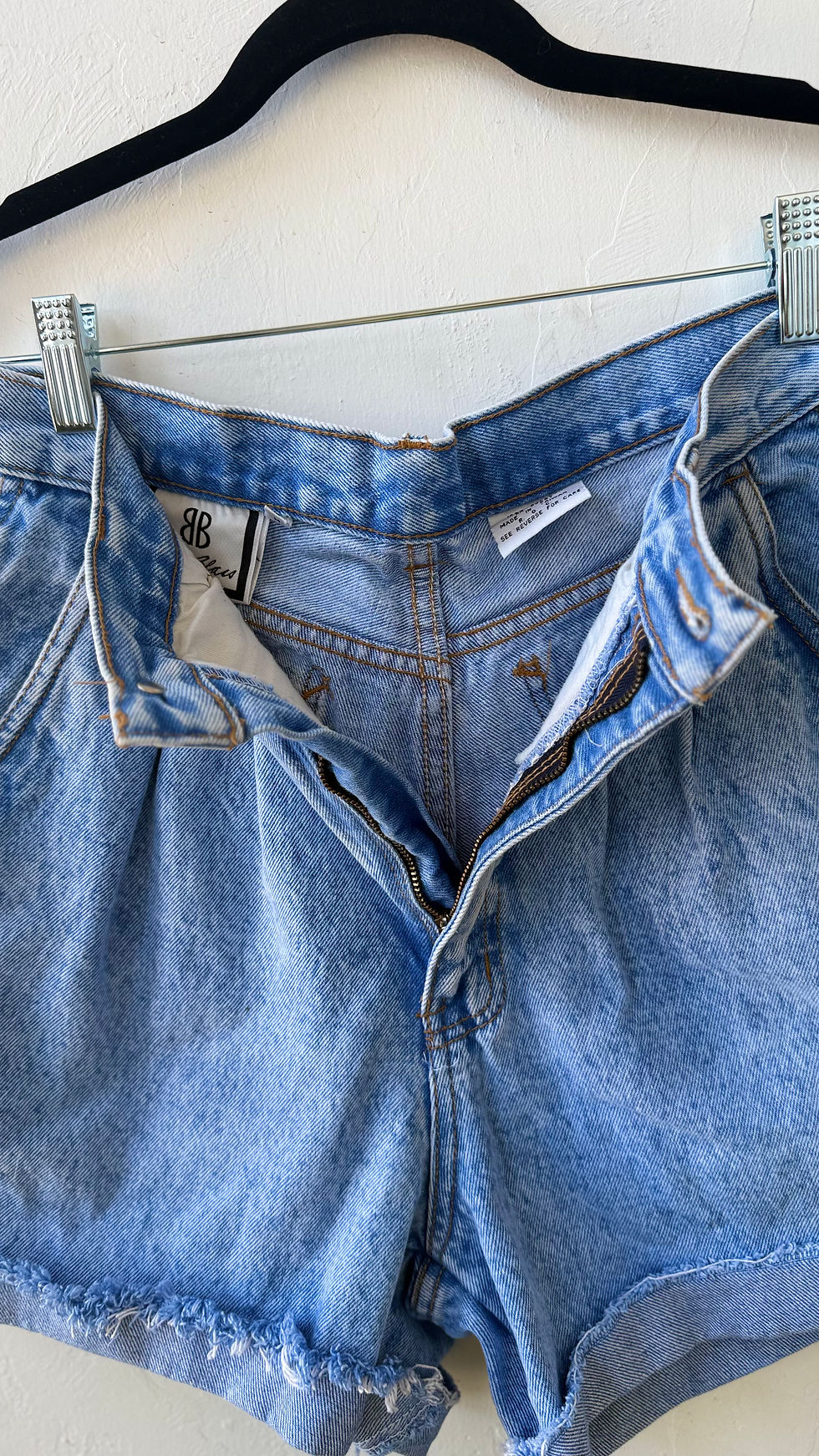 Miniature : RARE FIND Vintage Bill Blass 90’s High Waisted Pleated Denim Shorts - 12( 5)