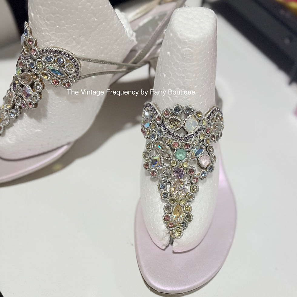 Прев'ю: Rene Caovilla Crystal-Embellished Sandal Retails:$2,190