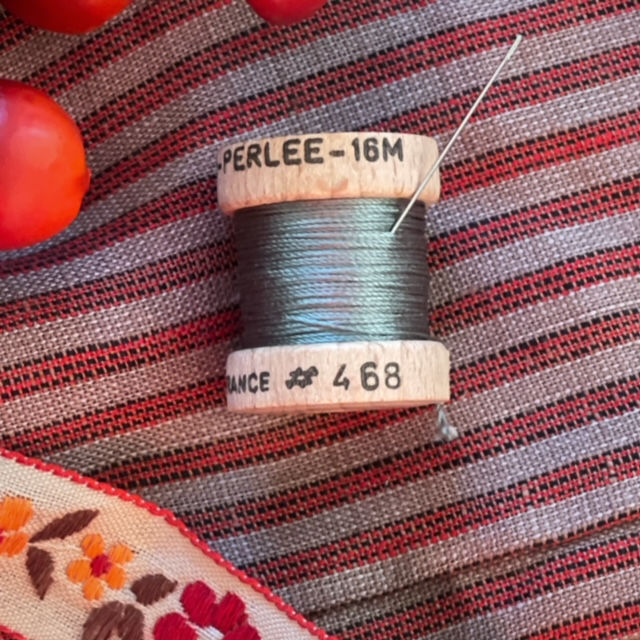 AU VER A SOIE® Soie Perlée 16m Grågrønn (468)