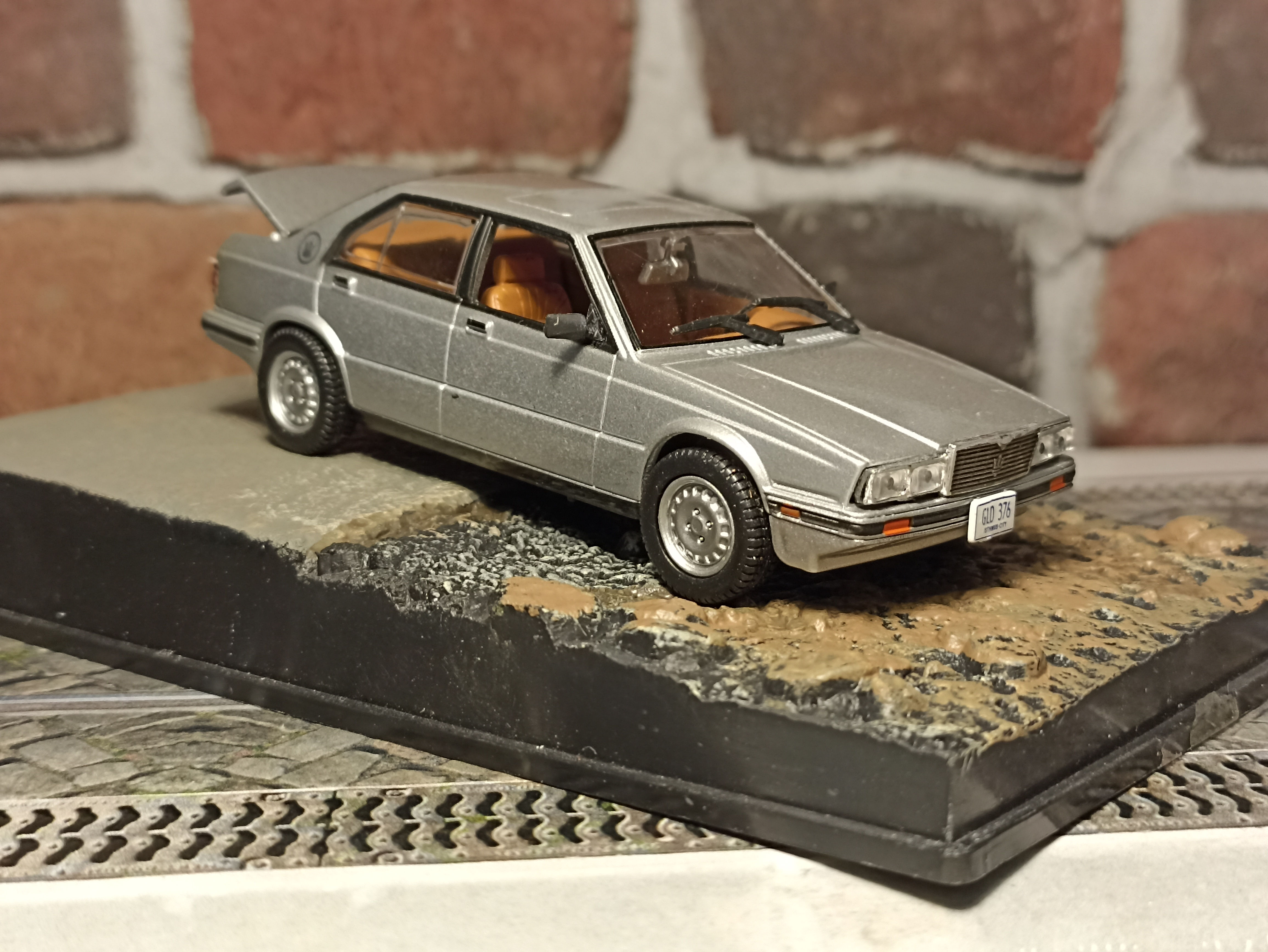 JAMES BOND FİLM ARABASI.MASERATTİ