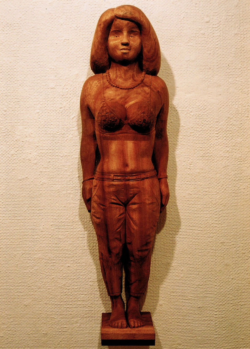 やすこちゃんの像
