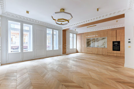 Triangle d’Or, Paris 8 : 125 m² rénovés, 2 suites, double séjour, immeuble pierre de taille. Prestations haut de gamme, cave. Bien d’exception.
