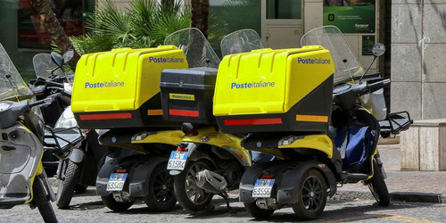 Poste Moto Piaggio Ruote Tre Ruote Poste Italiane Corso Di Guida