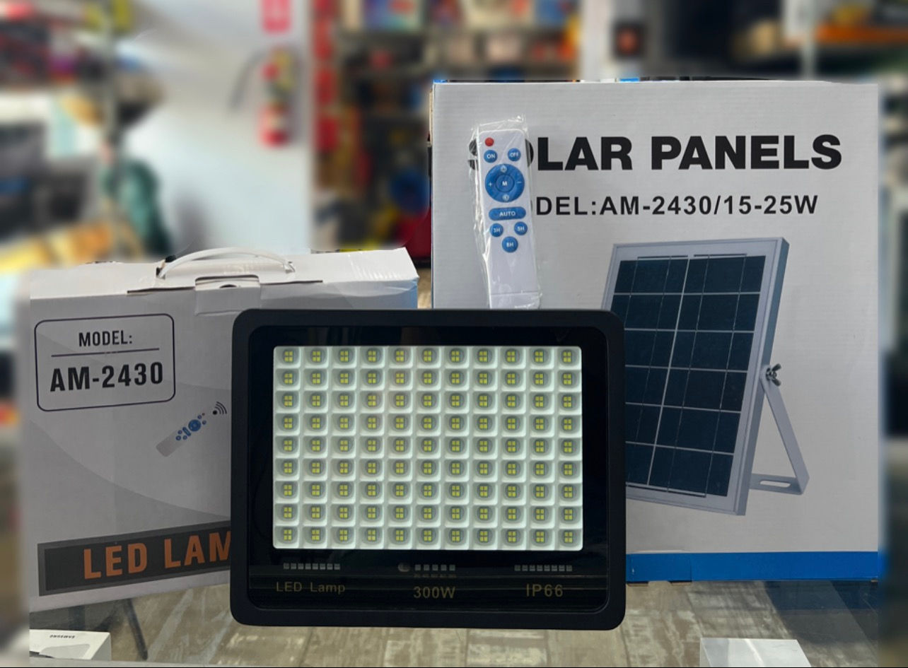 Foco solar de 300w con placa y control remoto 