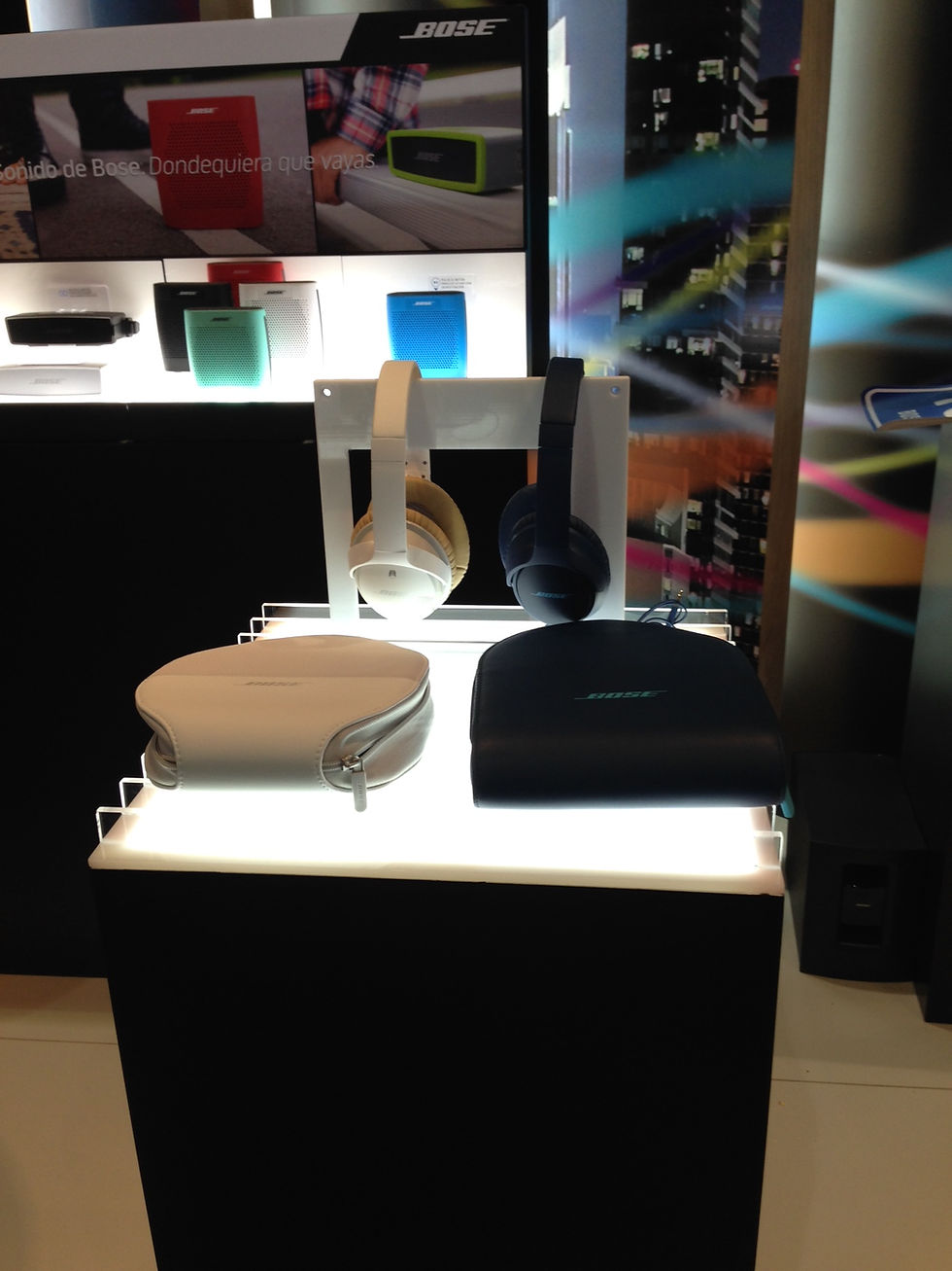 Display para audífonos en stand Bose