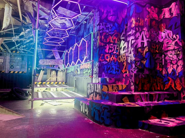 ガレージ風廃墟 (4)