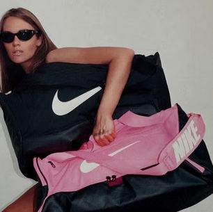VENEDA CARTER x NIKE: Oro, estilo y una air max que grita ICONIC