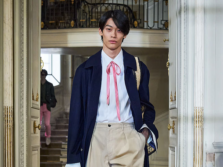 JONATHAN ANDERSON desmonta el lenguaje de DIOR para volver a construirlo
