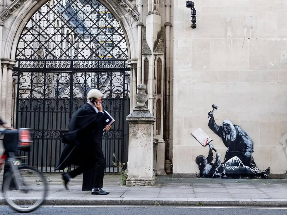 BANKSY ataca otra vez: un juez aporreando a un manifestante