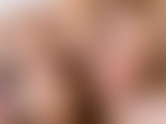 SIENNA MILLER encarna la nueva era de PILLOW TALK en CHARLOTTE TILBURY BEAUTY