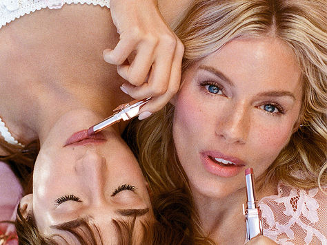 SIENNA MILLER encarna la nueva era de PILLOW TALK en CHARLOTTE TILBURY BEAUTY