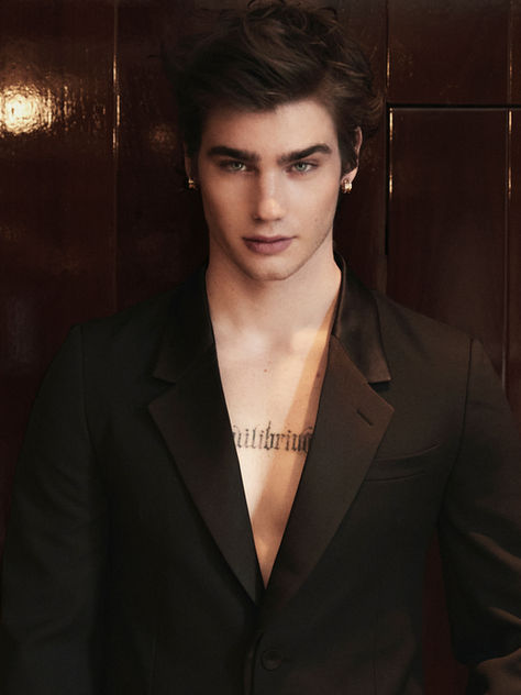 COVER STORY w/ ALESSANDRO BEDETTI: “Lo que no volvería a hacer es aceptar la idea de que no hay salida”