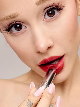El mate vuelve. Y ARIANA GRANDE tiene mucho que ver con R.E.M. BEAUTY