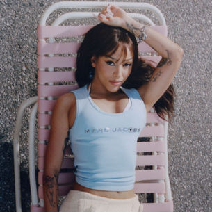 MARC JACOBS regala a DOJA CAT su ciudad "STAYCATION" para la CAMPAIGN PRE-FALL 2025