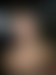 MARGOT ROBBIE, un libro y el clásico “EAT LESS” disfrazado de regalo