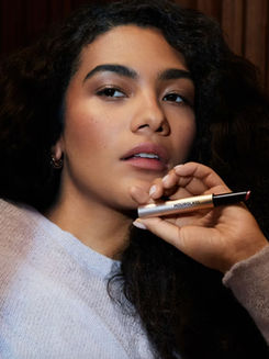 OLIVIA DEAN y HOURGLASS firman el lip combo del verano