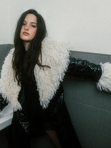 COVER STORY w/ JULES LEBLANC: “No quiero perder tiempo en relaciones o amistades que no me hacen feliz”