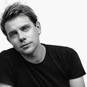 JONATHAN ANDERSON toma el control total de DIOR: Una elección de altura