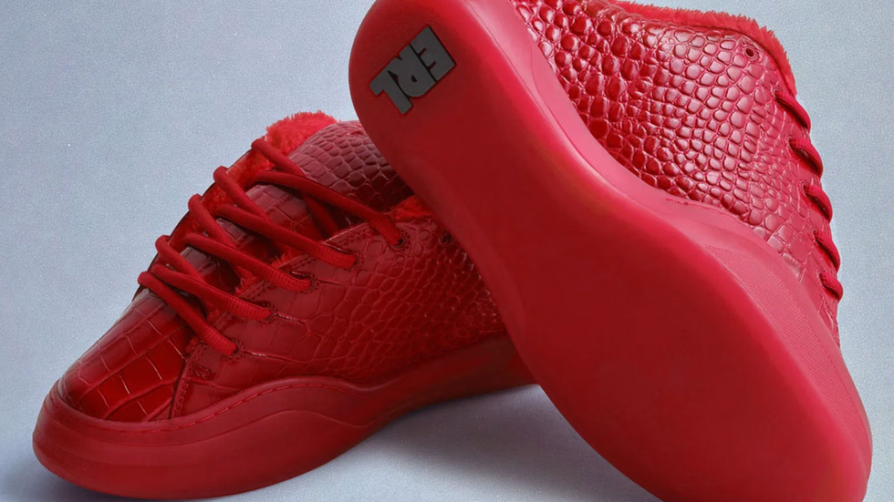 ERL se pone en modo vampiro con su nuevo Croco Vamp en “Rouge”
